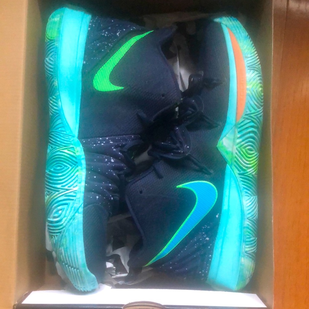 Kyrie 5 UFO’s